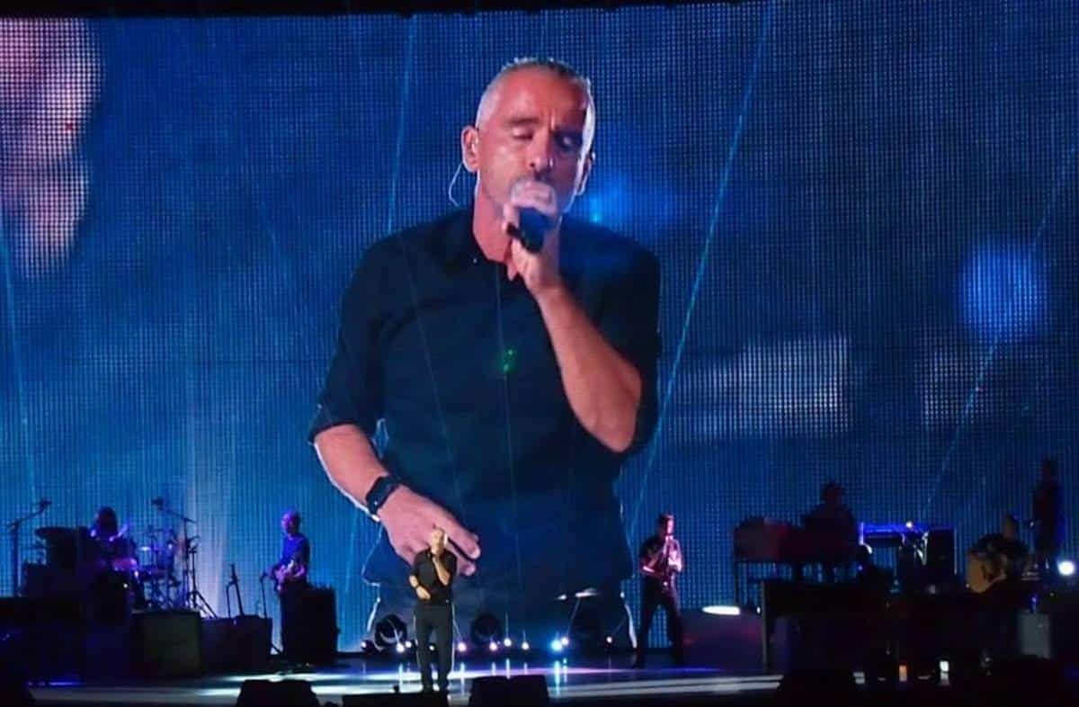 Eros Ramazzotti in concerto a Milano per il “Vita ce n’è World Tour”. Date e scaletta