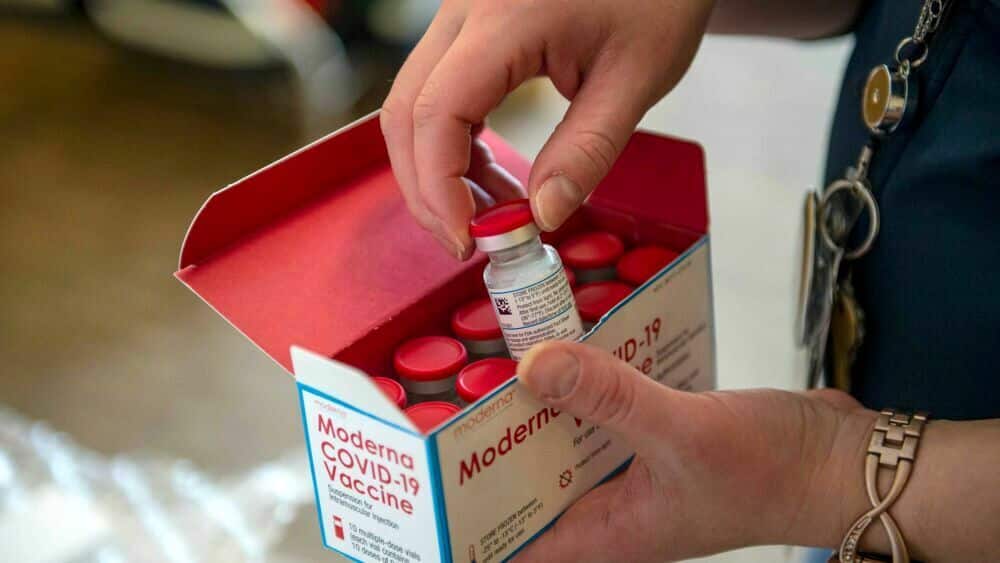 Covid: da lunedì aprono le prenotazioni per i vaccini per i 50-59enni