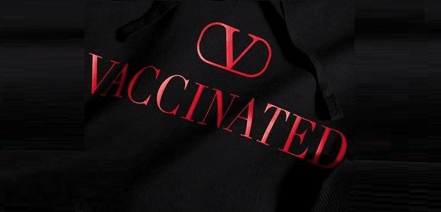 Valentino lancia (V)Vaccinated: la felpa con cappuccio