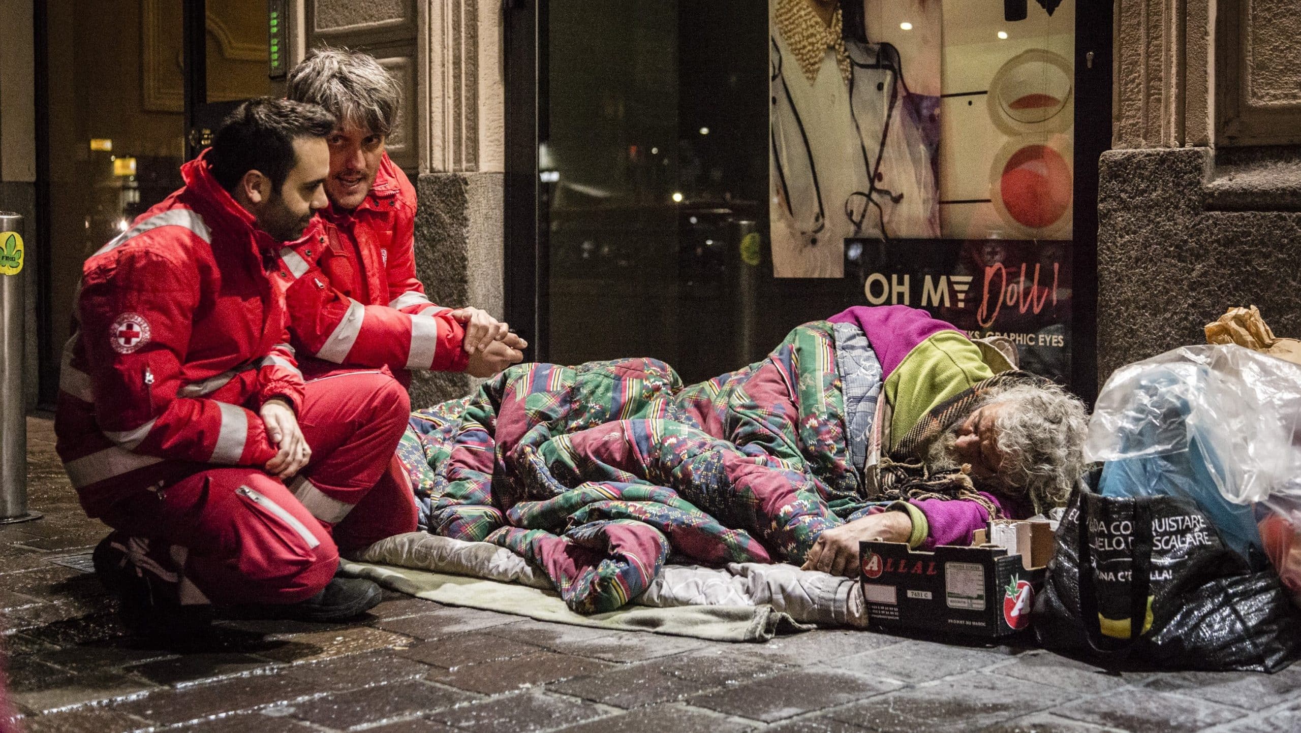Milano: la Croce Rossa organizza una raccolta di coperte per i senzatetto