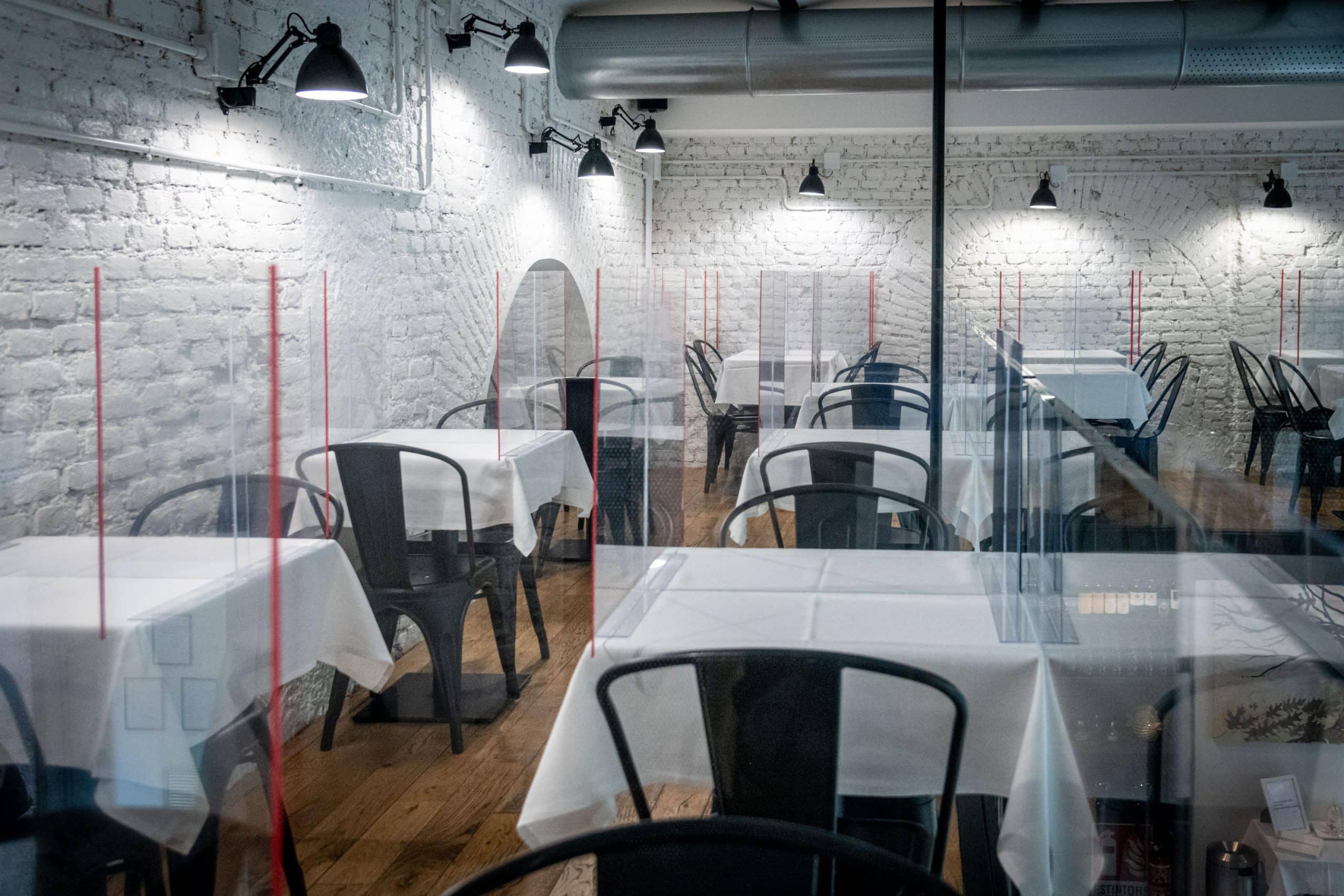 Covid e locali di Milano in crisi: lockdown forzato