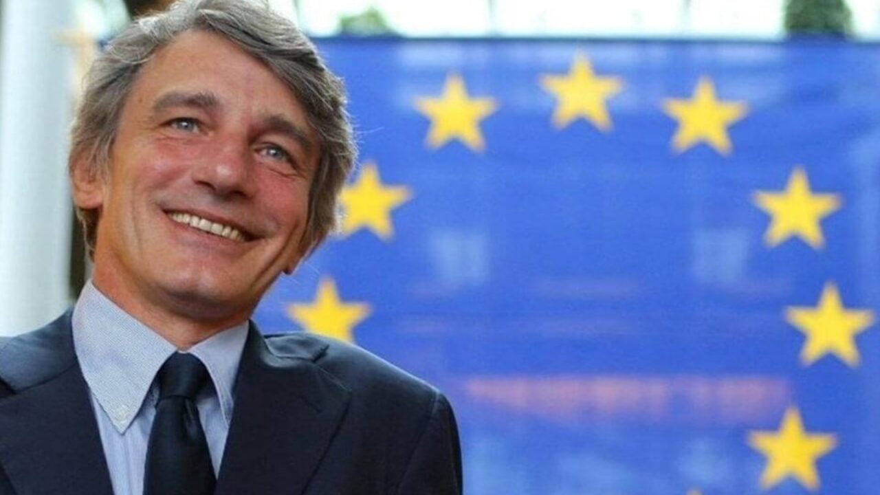 Milano omaggia David Sassoli con una panchina europea