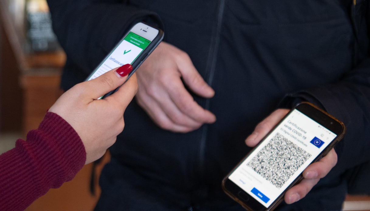 Controllo green pass nei negozi