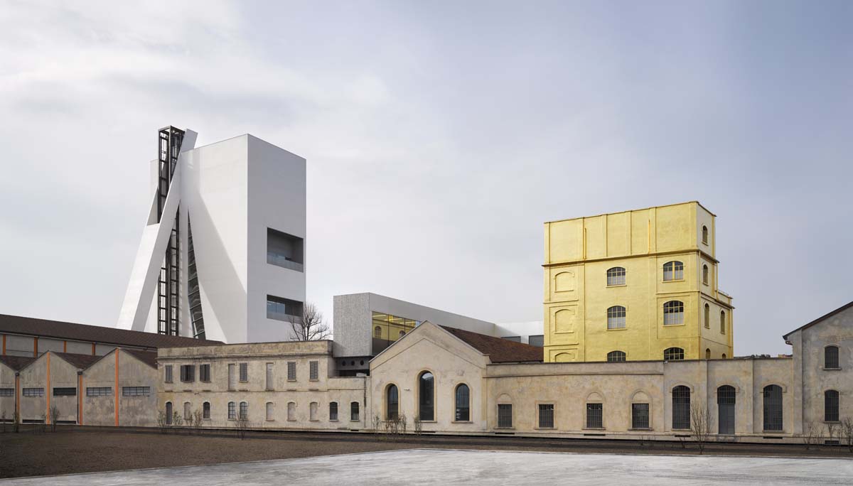 Milano, Fondazione Prada: una sala studio con le opere di Slominski