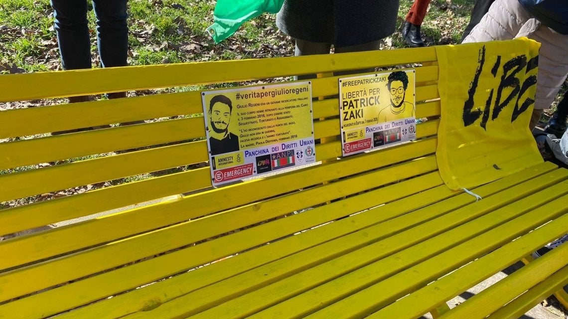 Milano inaugura la panchina per Zaki e Regeni