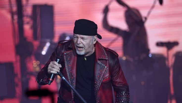 Il concerto di Vasco a Milano vince anche la pioggia 