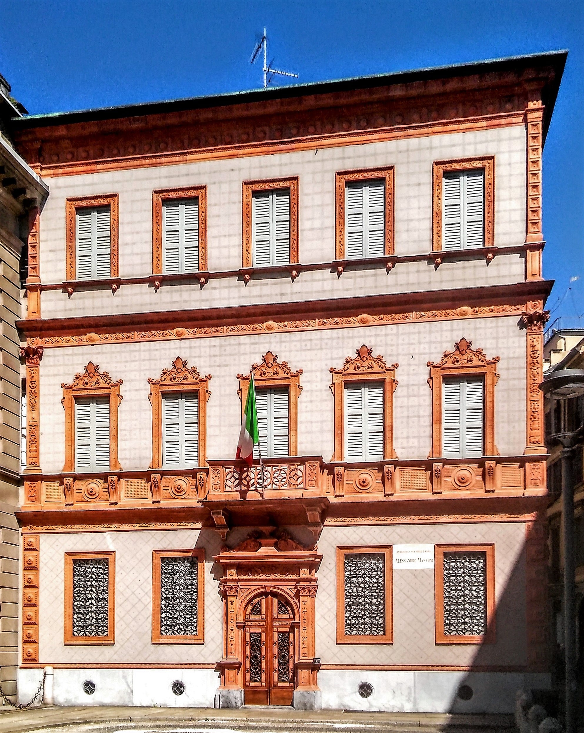 casa manzoni milano