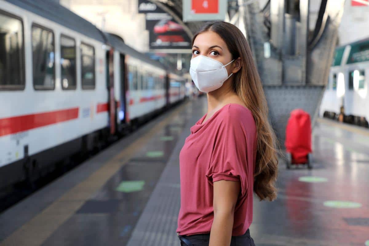 Milano: non è rispettato l’obbligo della mascherina sui trasporti