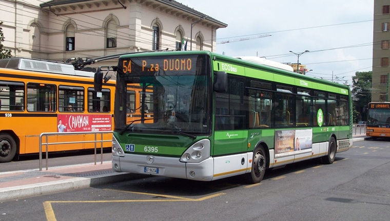 650 bus a Milano rinforzano le barriere di protezione degli autisti