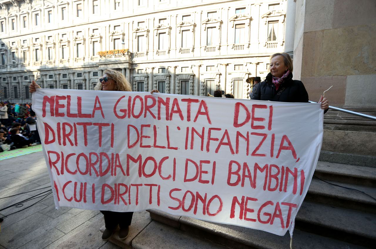Marcia di bambini a Milano: ecco perchè