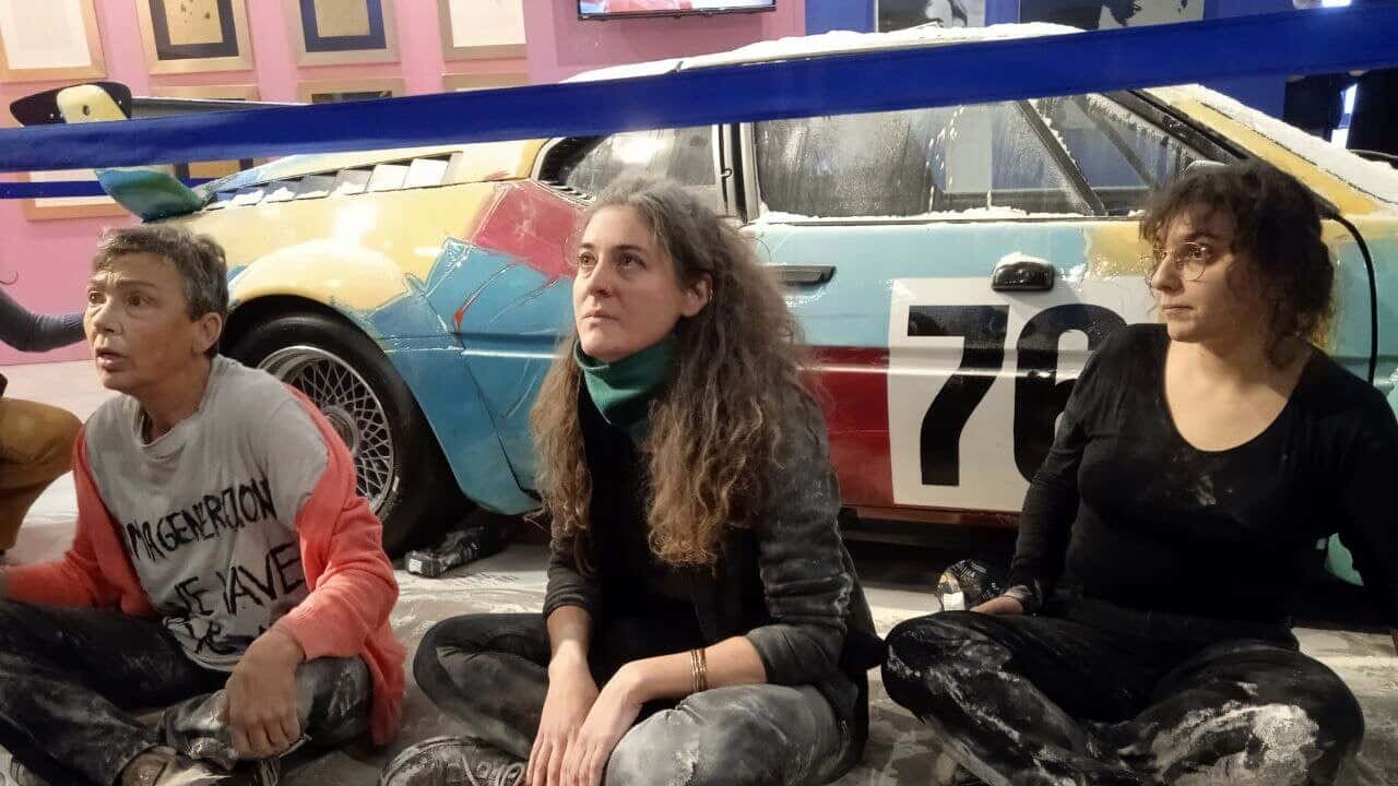 L’opera di Andy Warhol imbrattata: usati 8 kg di farina