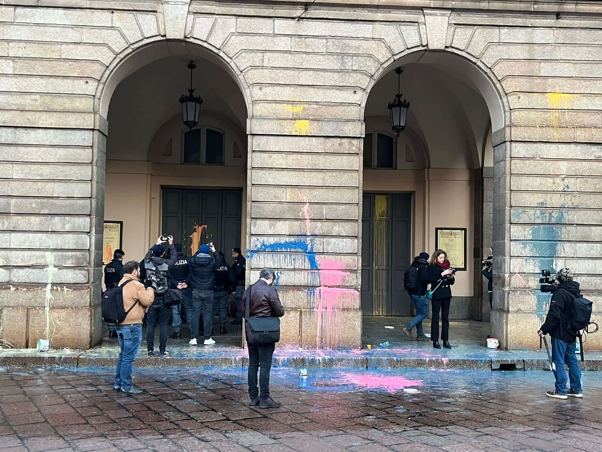 Il blitz degli ambientalisti contro la Scala