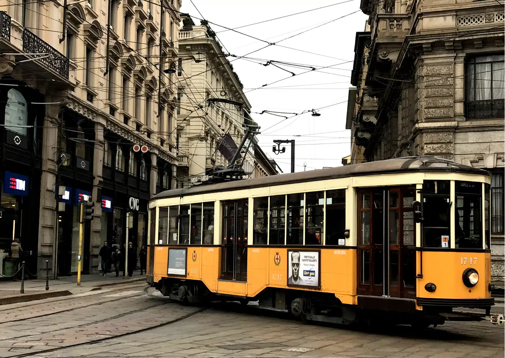 Deviazioni per i tram, lavori su Via Vigevano: cosa cambia