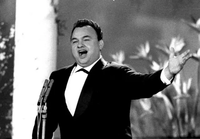 Milano è memoria: la targa dedicata a Luciano Tajoli