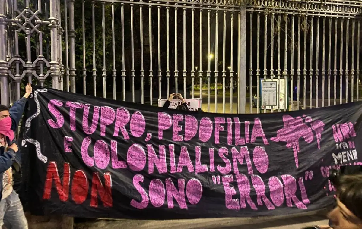 Corteo femminista contro Indro Montanelli: “Questa statua verrà giù”