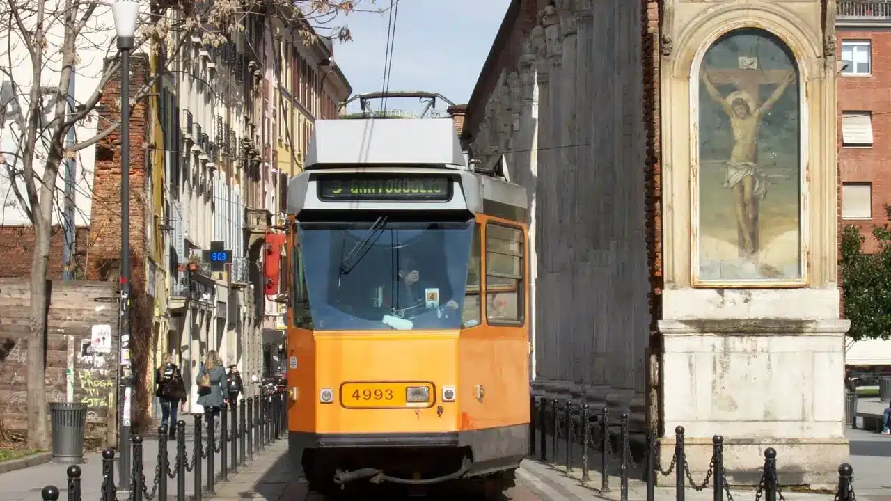 Lavori stradali a Milano: cambia il percorso del tram 3
