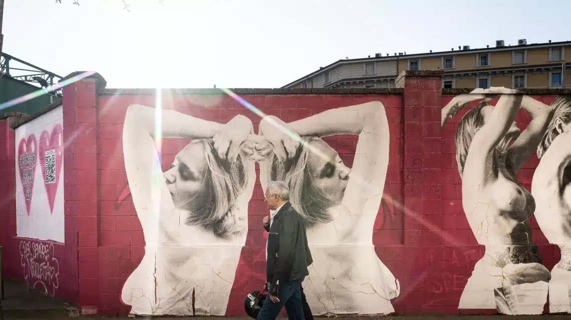 Milano, il muro di 120 metri per la ricerca sul tumore al seno