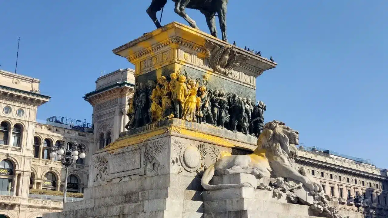 statua duomo euro