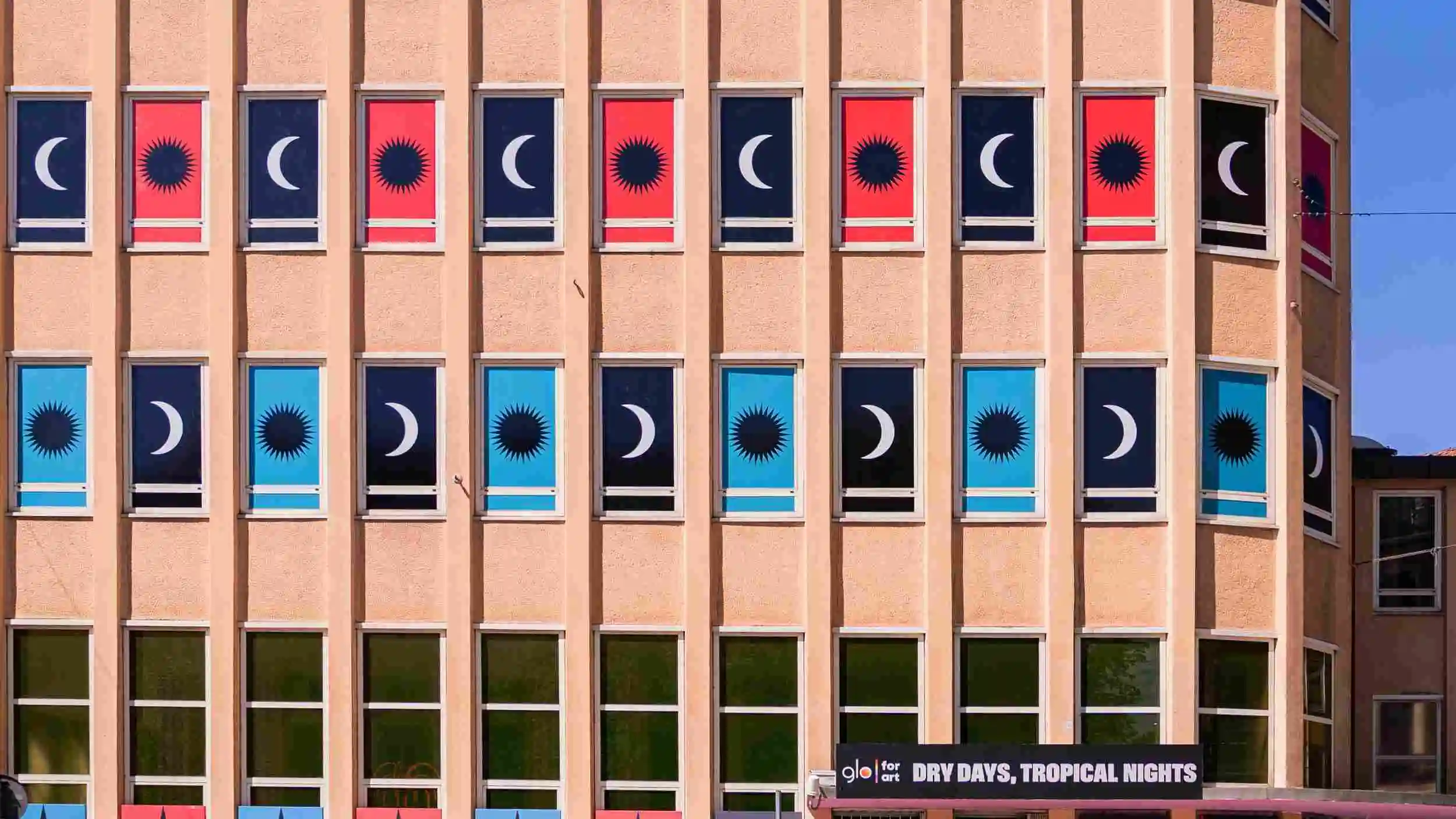 Design Week: la torre di Largo Treves cambia volto prima della demolizione