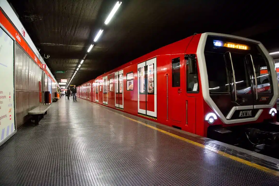 Mezzi deviati e fermate della metro chiuse per Milan Cremonese