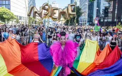 Corteo Milano Pride 2023: in 300 mila per difendere i diritti omogenitoriali