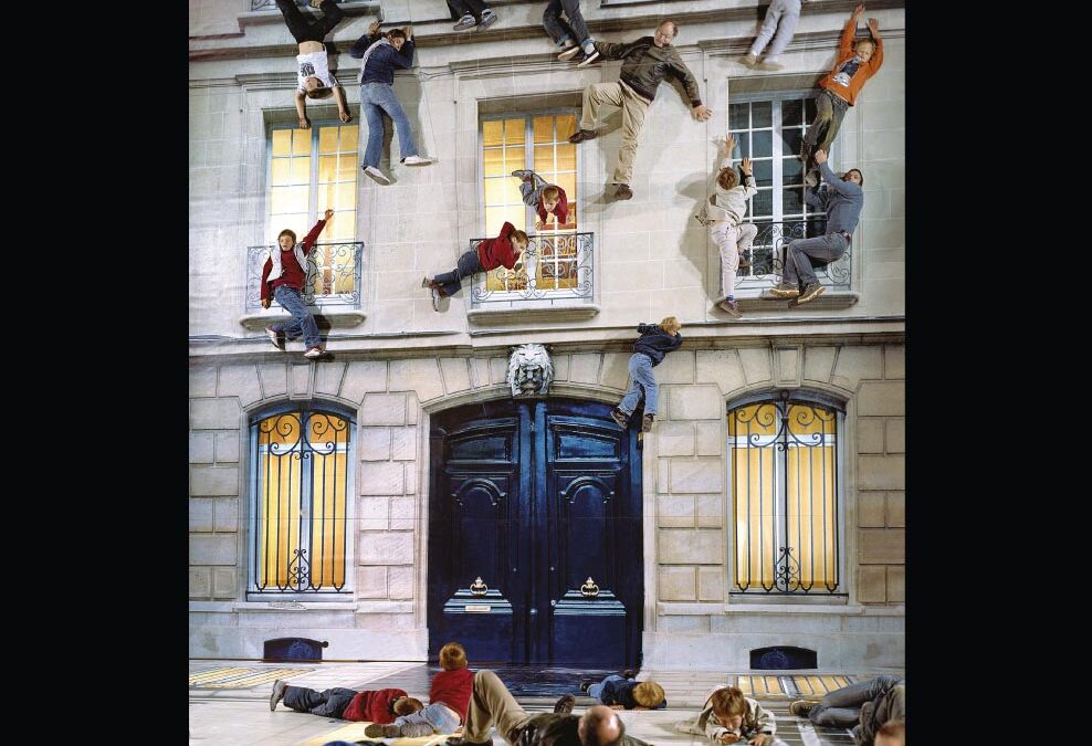 Oltre la soglia: Leandro Erlich affascina Milano