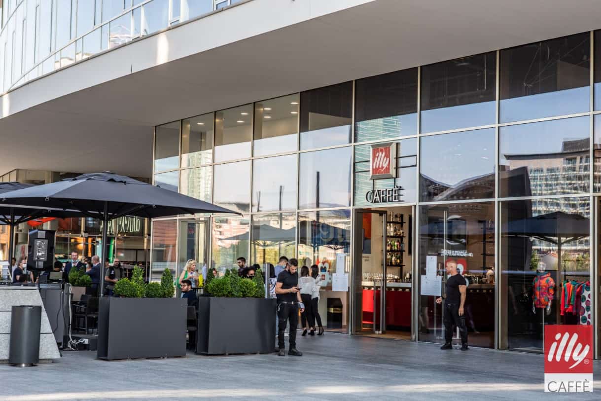 illy in Piazza Gae Aulenti