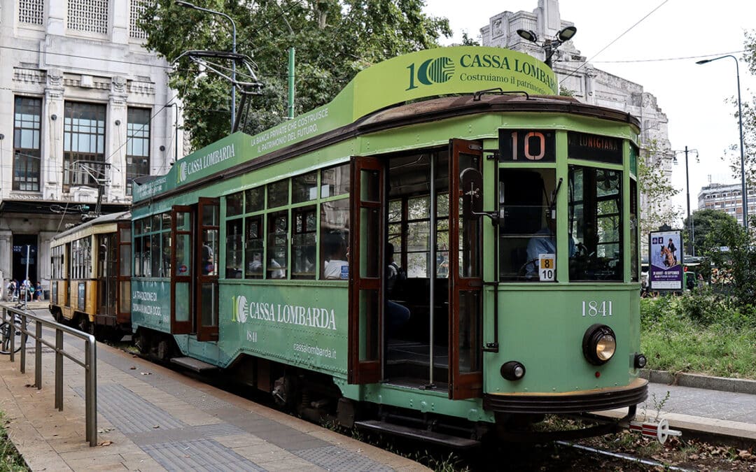 Il tram Missione Cassandra attraversa Milano dal futuro