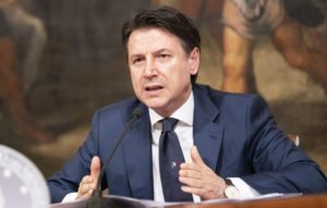 CORONAVIRUS, dalla bozza del nuovo Dpcm, resta l’obbligo mascherina nei luoghi chiusi