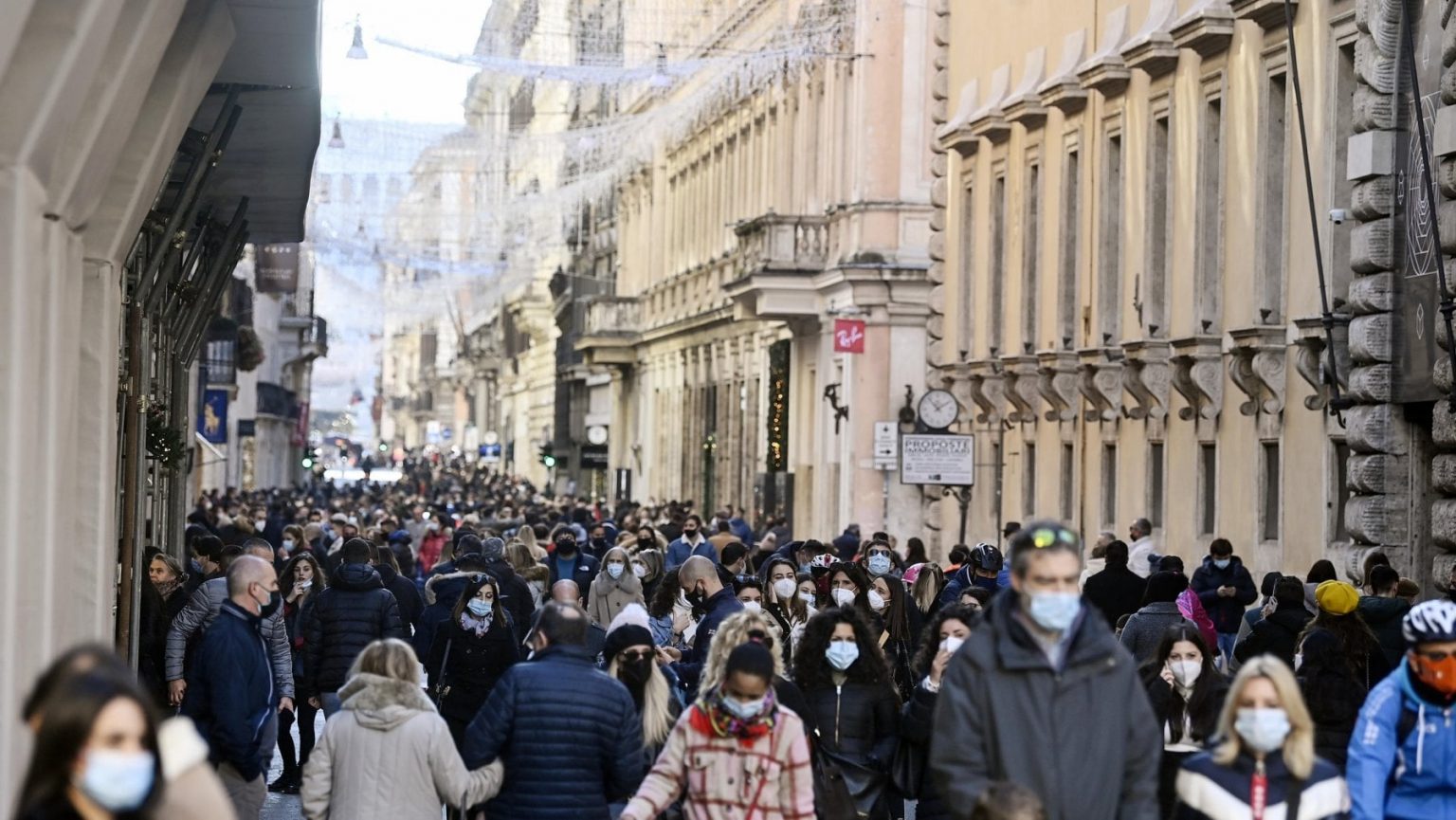 Il centro di Milano preso d'assalto