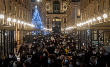 a Milano ingressi contingentati nella Galleria Vittorio Emanuele