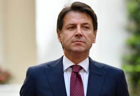 Spostamenti vietati tra regioni dopo il 20 dicembre Il dpcm del premier Giuseppe Conte parlava chiaro: niente spostamenti tra regioni dopo il 20 dicembre (e fino al 7 gennaio) e vietato muoversi dal comune il 25 e 26. Attorno a questo argomento si dibatte circa una possibile apertura.