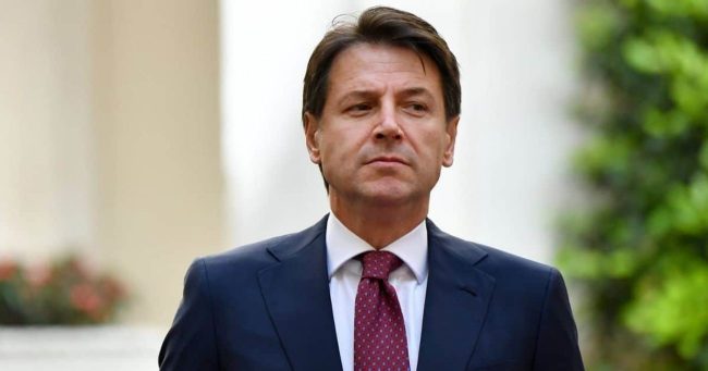 Spostamenti vietati tra regioni dopo il 20 dicembre Il dpcm del premier Giuseppe Conte parlava chiaro: niente spostamenti tra regioni dopo il 20 dicembre (e fino al 7 gennaio) e vietato muoversi dal comune il 25 e 26. Attorno a questo argomento si dibatte circa una possibile apertura.