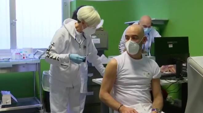 Vaccino, Bassetti: "Facciamolo tutti, non ci siano talloni d'Achille nel sistema sanitario" - Genova 24