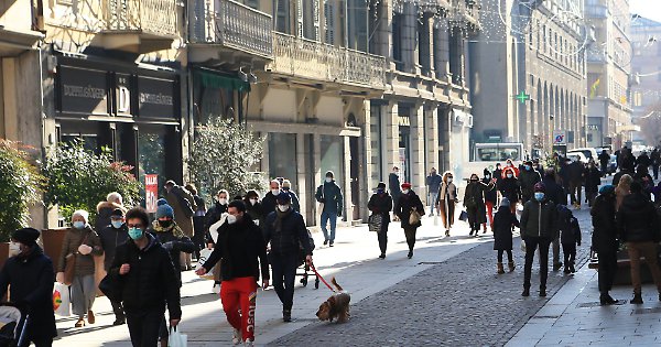 Lombardia ancora zona rossa, la Regione non ci sta