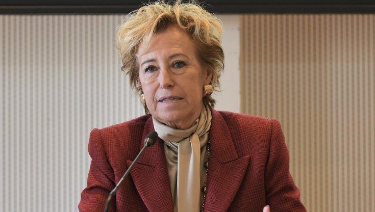 “Sospendere per 48 ore l’ordinanza che colloca la Lombardia in zona rossa in attesa dei dati di martedì che certificheranno il minor grado di rischio”. E’ la richiesta del vicepresidente della Lombardia, Letizia Moratti, al ministro della Salute Roberto Speranza.