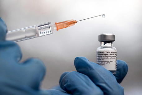 Vaccini: in Lombardia l'11% dei sanitari non ha aderito alla campagna