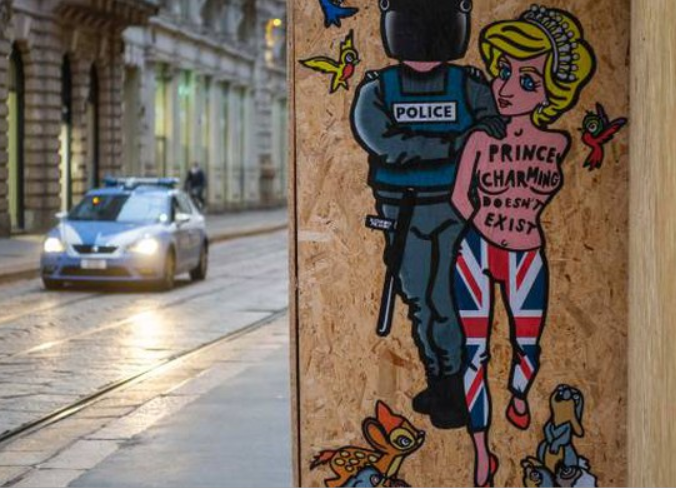 lady diana streetart milano cool