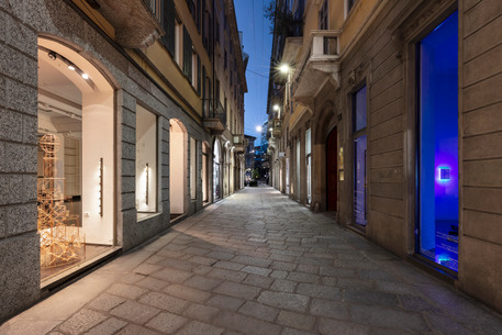 milano prezzo negozi crollo