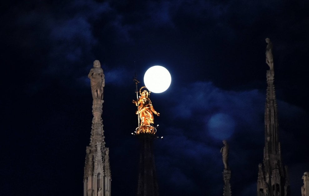 Superluna a Milano
