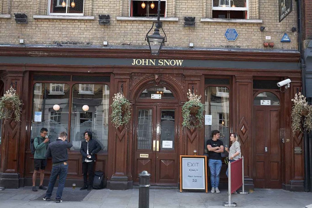A londra "Sold Out"per la riapertura di Bar e ristoranti: iniziata la ripartenza