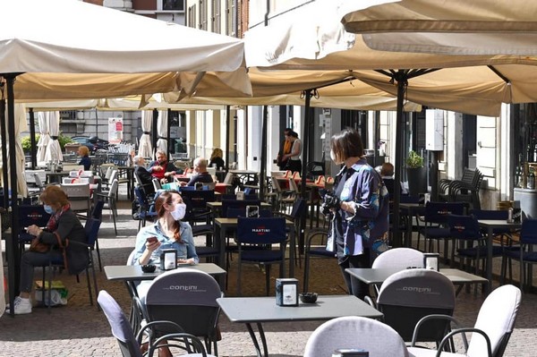 Ristoranti aperti anche al chiuso: la richiesta della Lombardia al Governo