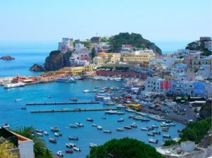 È Procida la prima isola italiana Covid free, ecco l'elenco completo