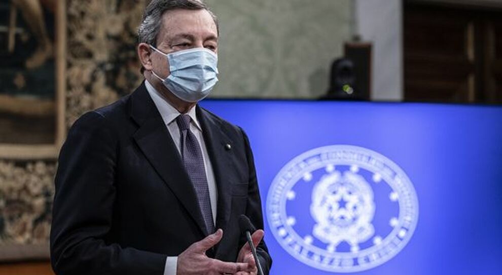 Draghi: "E' il momento di prenotare le vacanze in Italia"