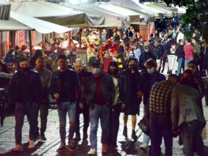 Milano, primo venerdì sera in zona gialla: zone movida piene