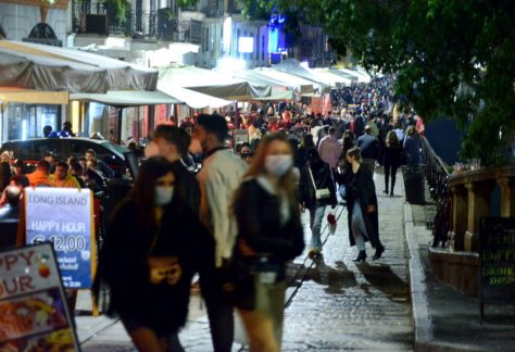 Milano, primo venerdì sera in zona gialla: zone movida piene