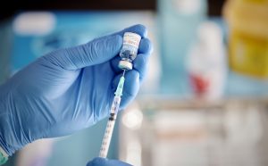Terza dose vaccino Covid: chi la farà, tempi richiamo e quali verranno usati