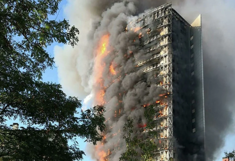 torre in fiamme milano