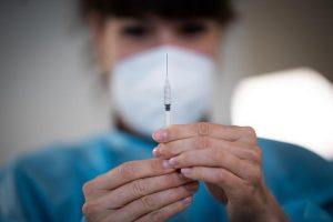 Zingaretti: "Il Lazio parte con la terza dose di vaccini"