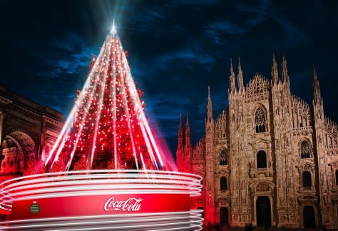 Otto alberi di Natale a Milano da piazza Duomo alla Darsena